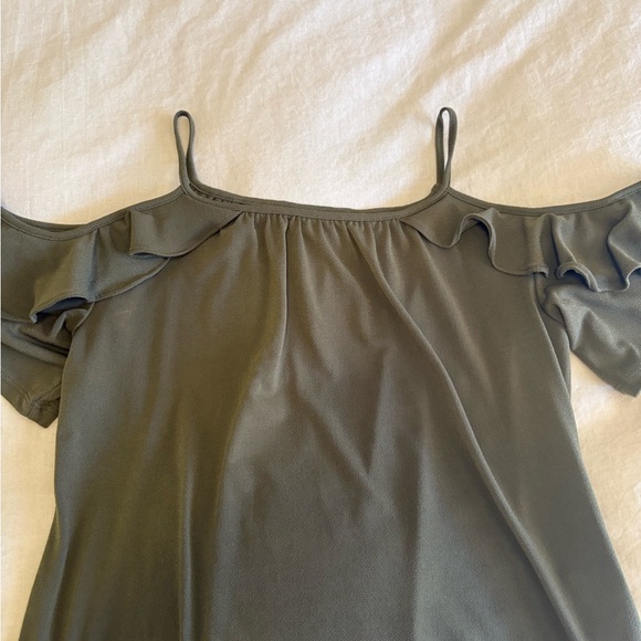 Off-Shoulder Ruffle Sleeve Blouse - Picture 2 of 11